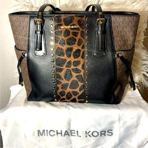 Michael Kors Signature Voyager East West Tote In Multi Black & Brown Giraffe NWT